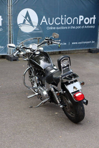 Harley-Davidson Sportster XL1200 Custom - Motocykel: obrázok 4 Harley-Davidson Sportster XL1200 Custom - Motocykel: obrázok 4