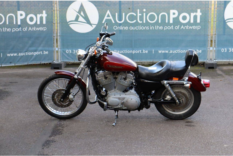 Harley-Davidson Sportster XL883 - Motocykel: obrázok 2 Harley-Davidson Sportster XL883 - Motocykel: obrázok 2