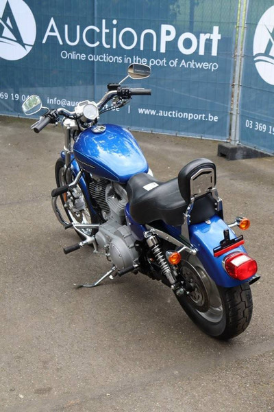 Harley-Davidson Sportster XL883 - Motocykel: obrázok 4 Harley-Davidson Sportster XL883 - Motocykel: obrázok 4