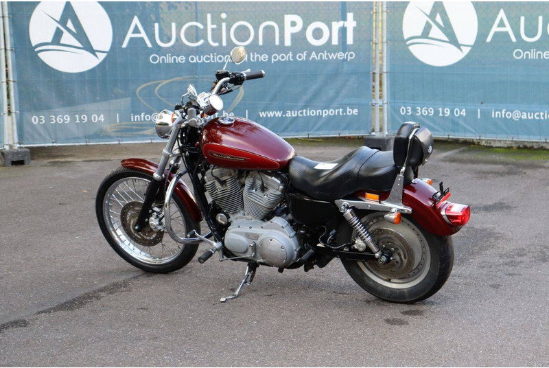 Harley-Davidson Sportster XL883 - Motocykel: obrázok 3 Harley-Davidson Sportster XL883 - Motocykel: obrázok 3