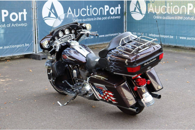 Harley-Davidson Ultra Classic CVO - Motocykel: obrázok 4 Harley-Davidson Ultra Classic CVO - Motocykel: obrázok 4