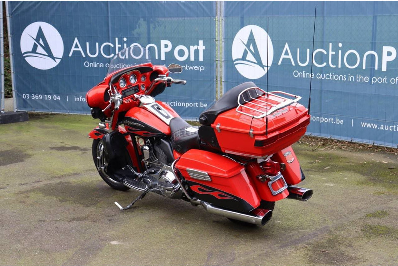 Harley-Davidson Ultra Glide CVO - Motocykel: obrázok 4 Harley-Davidson Ultra Glide CVO - Motocykel: obrázok 4
