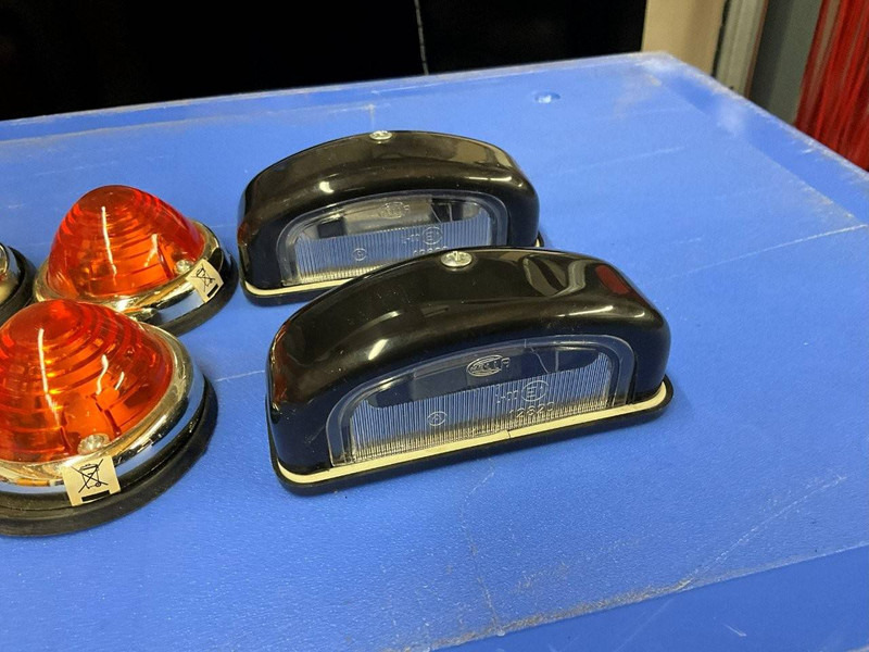 Hella - Plošinový/ Valníkový príves: obrázok 2 Hella - Plošinový/ Valníkový príves: obrázok 2