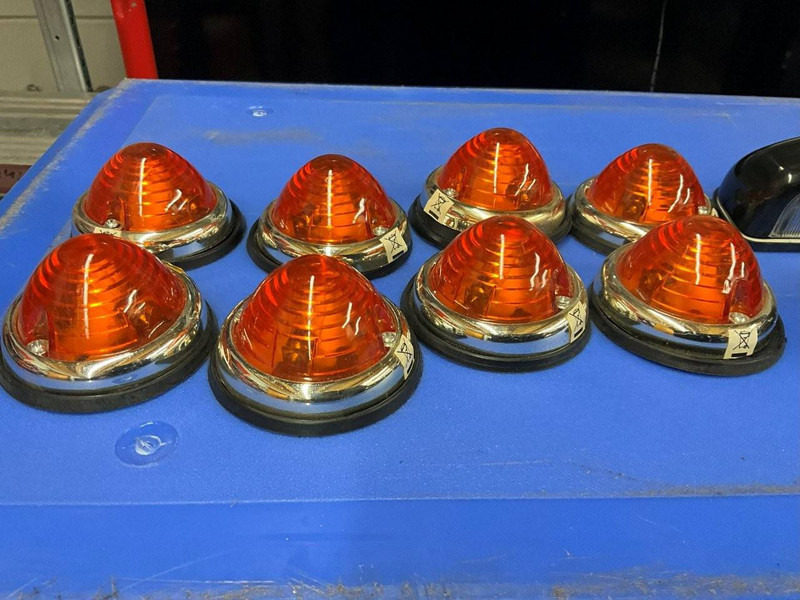 Hella - Plošinový/ Valníkový príves: obrázok 4 Hella - Plošinový/ Valníkový príves: obrázok 4