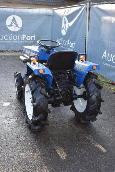 Iseki TU1500F - Traktor: obrázok 4 Iseki TU1500F - Traktor: obrázok 4