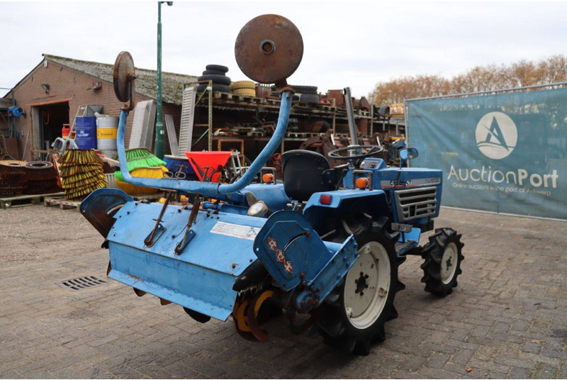 Iseki TU1600 - Traktor: obrázok 5 Iseki TU1600 - Traktor: obrázok 5