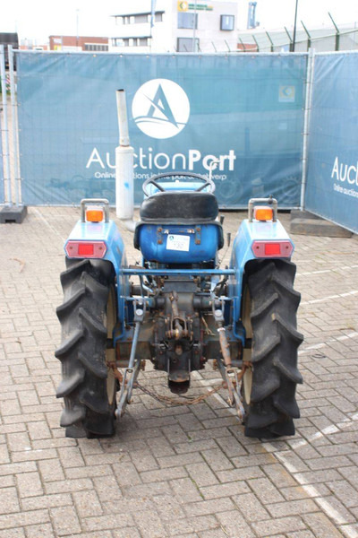Iseki TU1700F - Traktor: obrázok 4 Iseki TU1700F - Traktor: obrázok 4