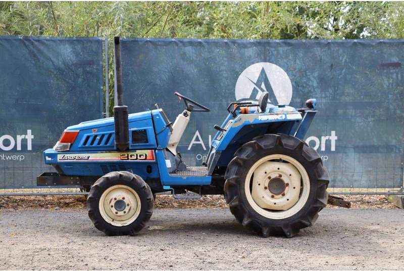 Iseki TU180F - Traktor: obrázok 2 Iseki TU180F - Traktor: obrázok 2