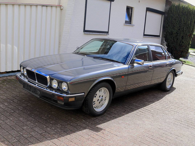 Jaguar XJ-12 - Sedan: obrázok 2 Jaguar XJ-12 - Sedan: obrázok 2