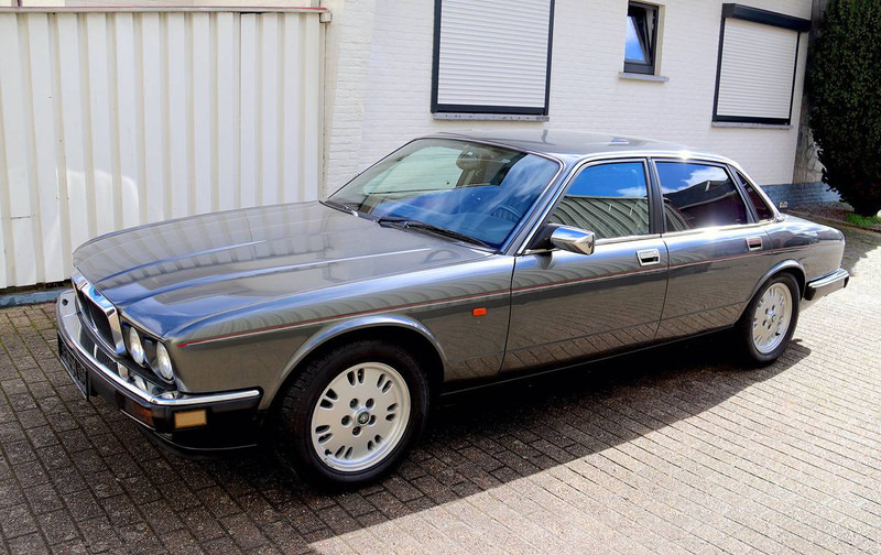 Jaguar XJ-12 - Sedan: obrázok 1 Jaguar XJ-12 - Sedan: obrázok 1
