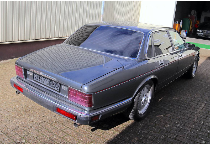 Jaguar XJ-12 - Sedan: obrázok 4 Jaguar XJ-12 - Sedan: obrázok 4