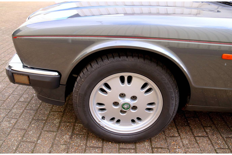 Jaguar XJ-12 - Sedan: obrázok 5 Jaguar XJ-12 - Sedan: obrázok 5