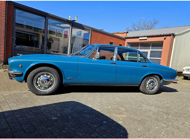 Jaguar XJ 4.2 Manual 4-Speed Overdrive - Sedan: obrázok 2 Jaguar XJ 4.2 Manual 4-Speed Overdrive - Sedan: obrázok 2