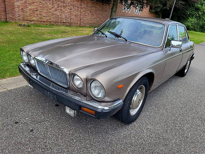 Jaguar '(XJ series III) Sovereign 4.2 - Sedan: obrázok 1 Jaguar '(XJ series III) Sovereign 4.2 - Sedan: obrázok 1