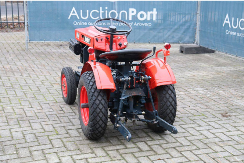 Kubota B5000D - Traktor: obrázok 4 Kubota B5000D - Traktor: obrázok 4