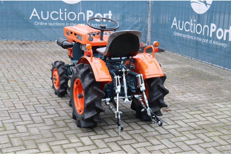 Kubota B5001 - Traktor: obrázok 4 Kubota B5001 - Traktor: obrázok 4