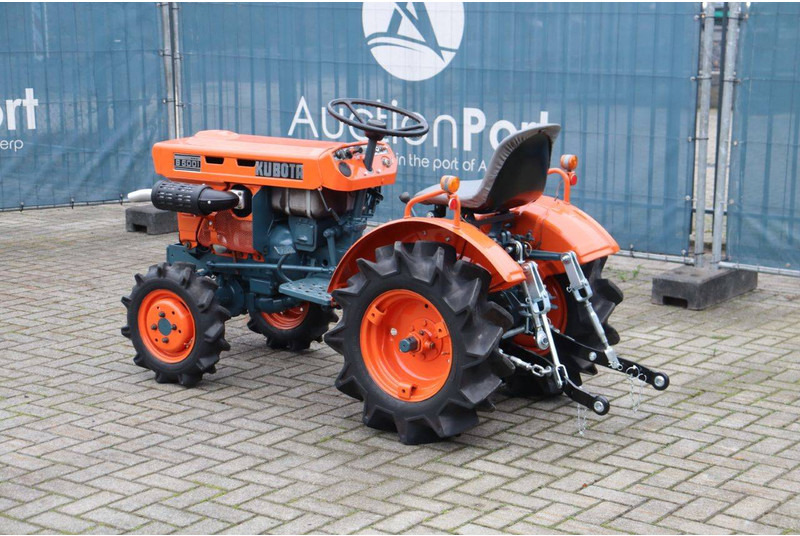 Kubota B5001 - Traktor: obrázok 3 Kubota B5001 - Traktor: obrázok 3
