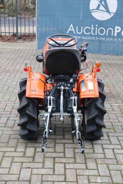 Kubota B5001 - Traktor: obrázok 5 Kubota B5001 - Traktor: obrázok 5