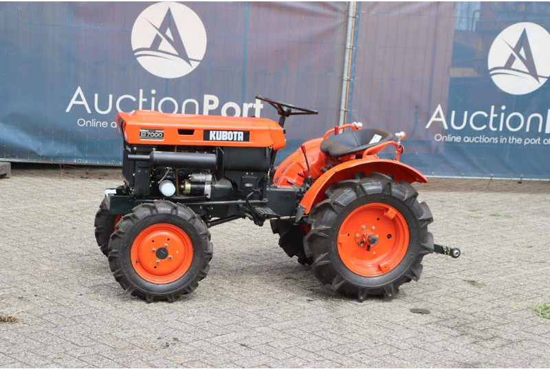 Kubota B7000 - Traktor: obrázok 1 Kubota B7000 - Traktor: obrázok 1