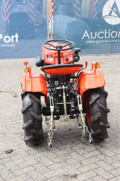 Kubota B7000 - Traktor: obrázok 5 Kubota B7000 - Traktor: obrázok 5