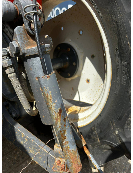 Kubota L1-235 - Traktor: obrázok 4 Kubota L1-235 - Traktor: obrázok 4