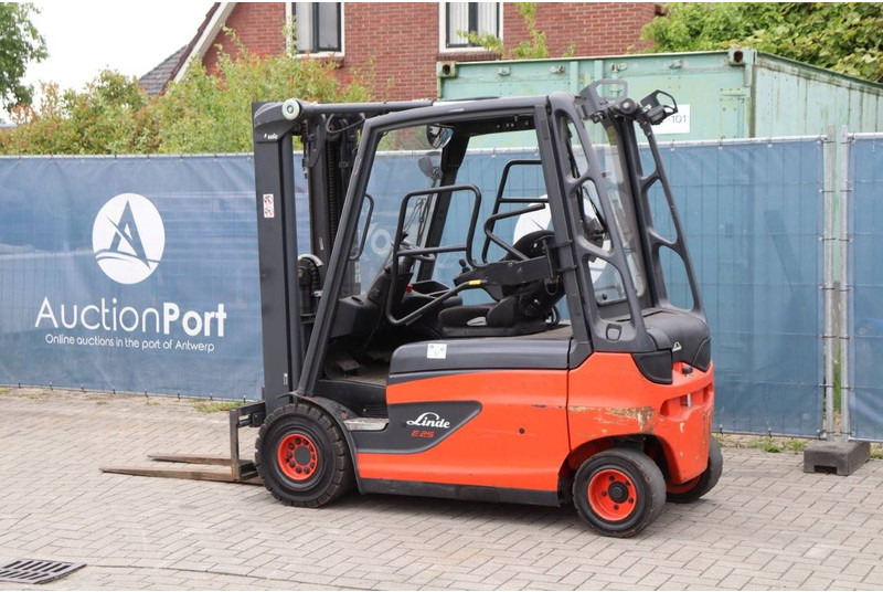 Linde E25L-01 Forklift - Elektrický vysokozdvižný vozík: obrázok 3 Linde E25L-01 Forklift - Elektrický vysokozdvižný vozík: obrázok 3