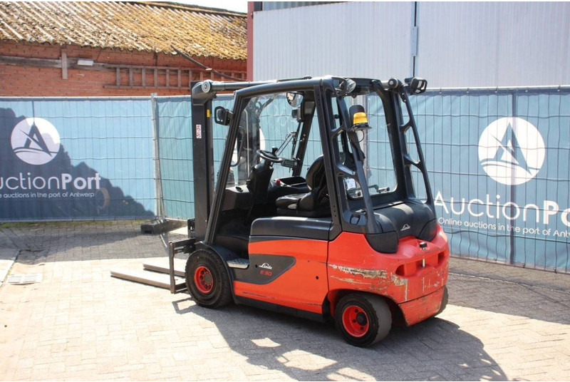 Linde E30-01 - Elektrický vysokozdvižný vozík: obrázok 3 Linde E30-01 - Elektrický vysokozdvižný vozík: obrázok 3