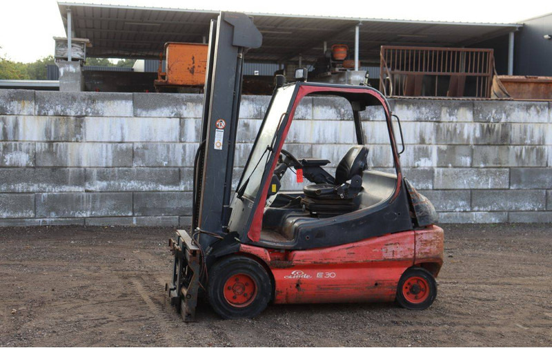 Linde E30-02 - Elektrický vysokozdvižný vozík: obrázok 1 Linde E30-02 - Elektrický vysokozdvižný vozík: obrázok 1