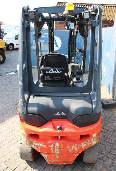 Linde E30L-01 - Elektrický vysokozdvižný vozík: obrázok 4 Linde E30L-01 - Elektrický vysokozdvižný vozík: obrázok 4