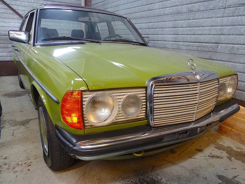 Mercedes-Benz E-Klasse (W123) _ 200 Automatic - Sedan: obrázok 2 Mercedes-Benz E-Klasse (W123) _ 200 Automatic - Sedan: obrázok 2