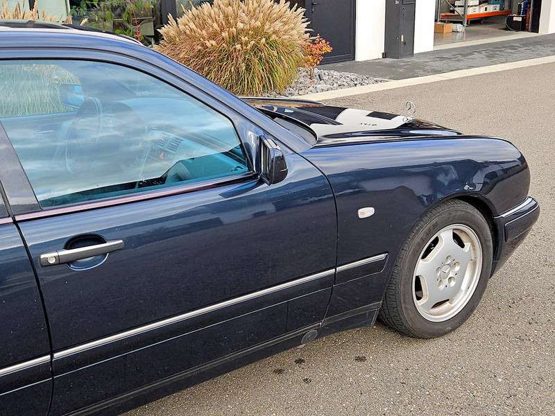 Mercedes-Benz E-Klasse (W210) _ 300 D Automatic - Sedan: obrázok 4 Mercedes-Benz E-Klasse (W210) _ 300 D Automatic - Sedan: obrázok 4