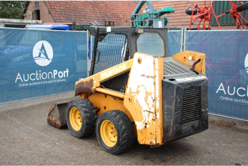 Mustang 2040 - Kolesový nakladač: obrázok 3 Mustang 2040 - Kolesový nakladač: obrázok 3