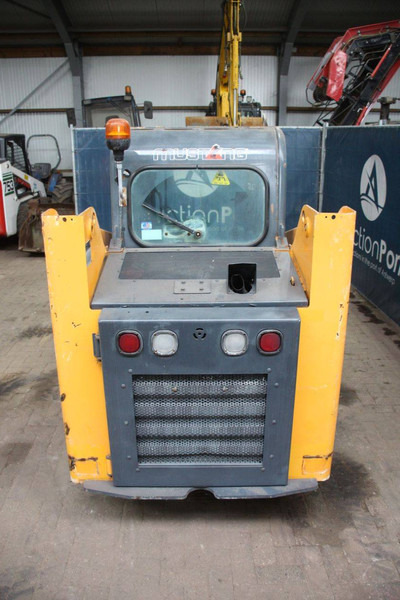 Mustang R135 - Kolesový nakladač: obrázok 4 Mustang R135 - Kolesový nakladač: obrázok 4