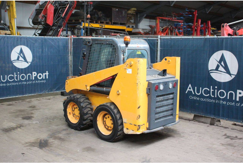 Mustang R135 - Kolesový nakladač: obrázok 3 Mustang R135 - Kolesový nakladač: obrázok 3