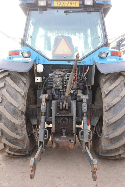 New Holland 8670 - Traktor: obrázok 4 New Holland 8670 - Traktor: obrázok 4