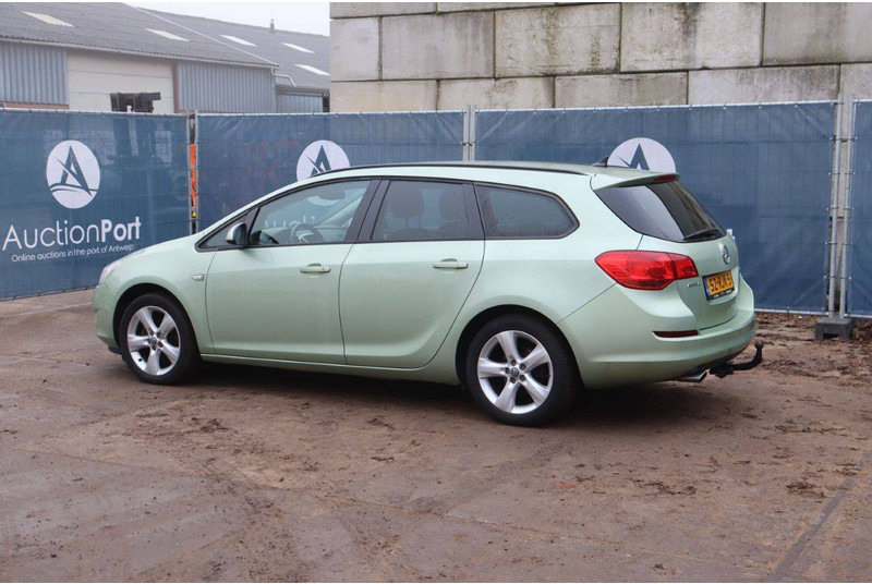 Opel Astra Sports Tourer - Automobil: obrázok 4 Opel Astra Sports Tourer - Automobil: obrázok 4