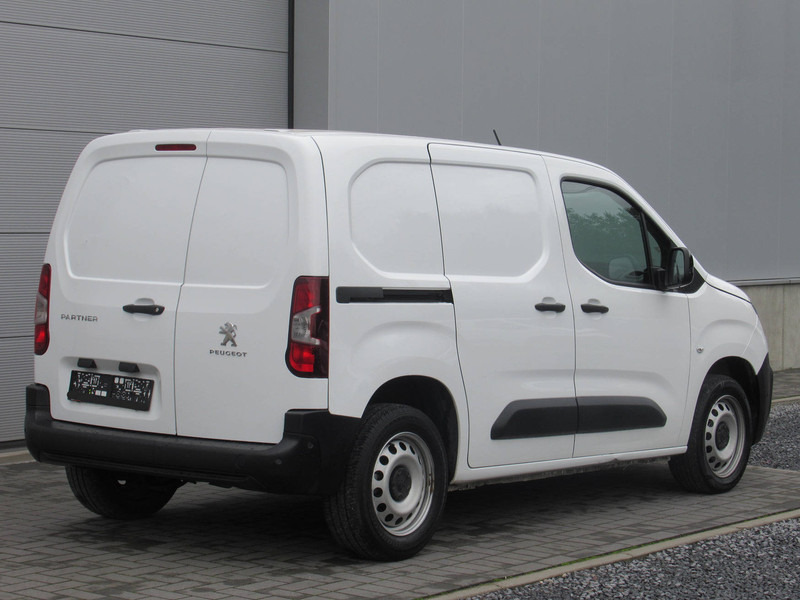 Peugeot Partner 1.5 BlueHDi Automatic - Furgon: obrázok 4 Peugeot Partner 1.5 BlueHDi Automatic - Furgon: obrázok 4