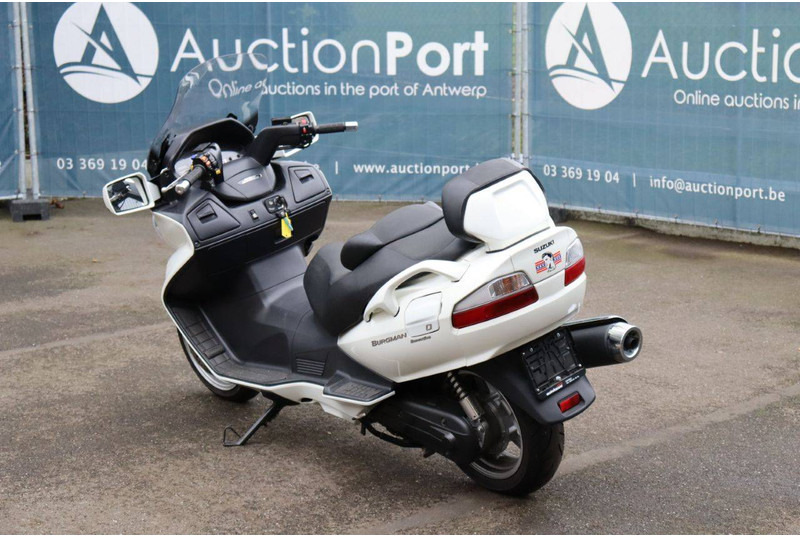 Suzuki Burgman 650 Executive - Motocykel: obrázok 4 Suzuki Burgman 650 Executive - Motocykel: obrázok 4