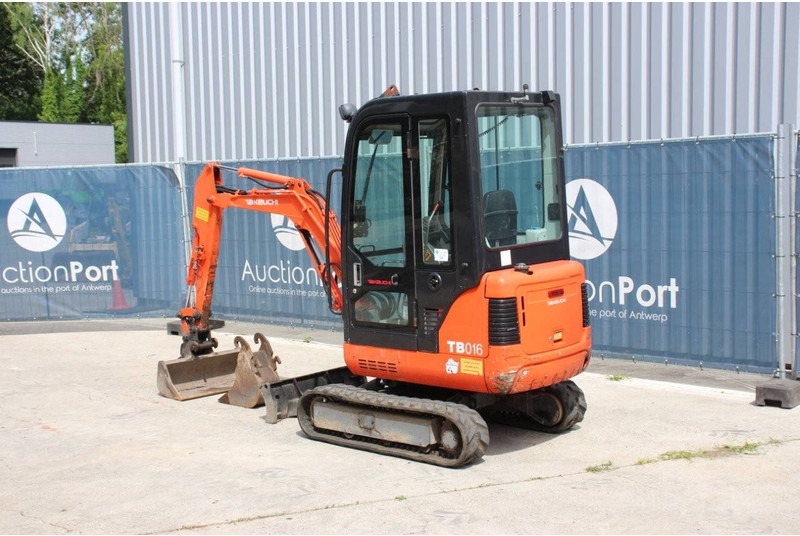 Takeuchi TB016 - Mini rýpadlo: obrázok 3 Takeuchi TB016 - Mini rýpadlo: obrázok 3