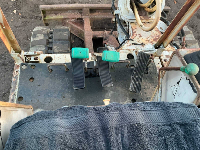 Pásové rýpadlo Takeuchi TB045: obrázok 14