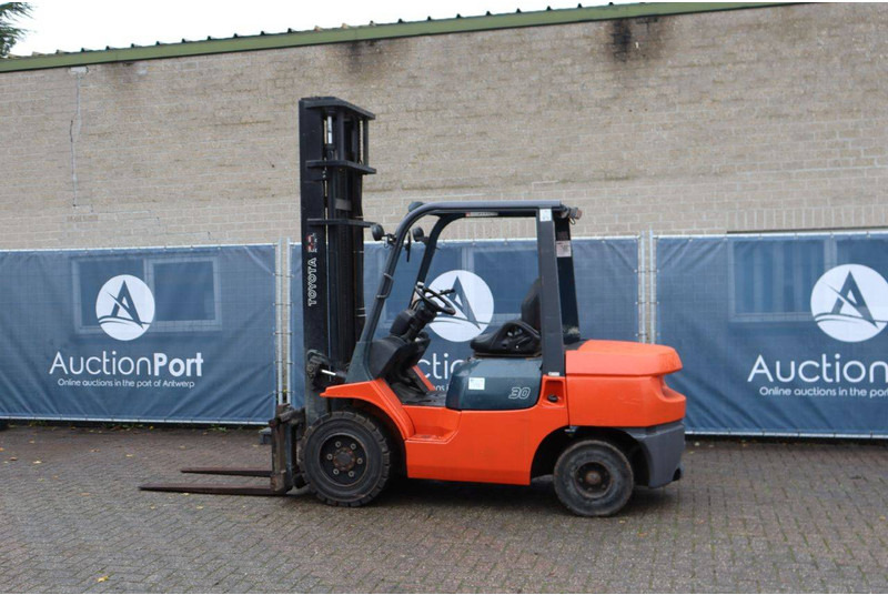 Toyota 02-7FD30 - Dieselový vysokozdvižný vozík: obrázok 3 Toyota 02-7FD30 - Dieselový vysokozdvižný vozík: obrázok 3