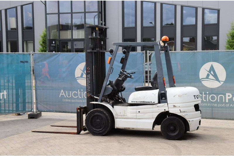 Toyota 62-6FDF30 - Dieselový vysokozdvižný vozík: obrázok 3 Toyota 62-6FDF30 - Dieselový vysokozdvižný vozík: obrázok 3