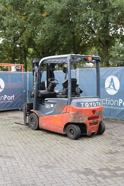 Toyota 8FBMT30 - Elektrický vysokozdvižný vozík: obrázok 4 Toyota 8FBMT30 - Elektrický vysokozdvižný vozík: obrázok 4