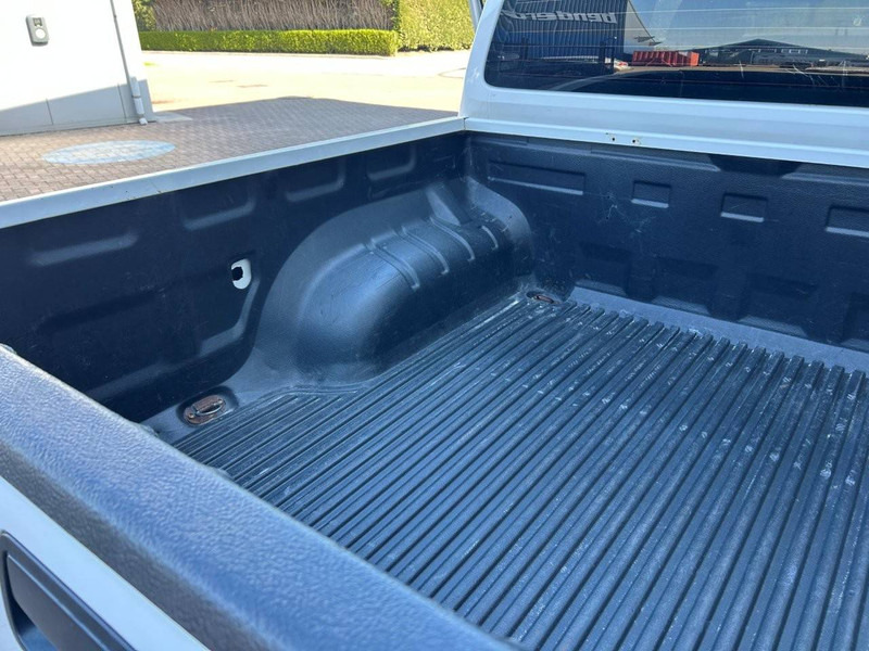 Automobil Volkswagen Amarok: obrázok 16