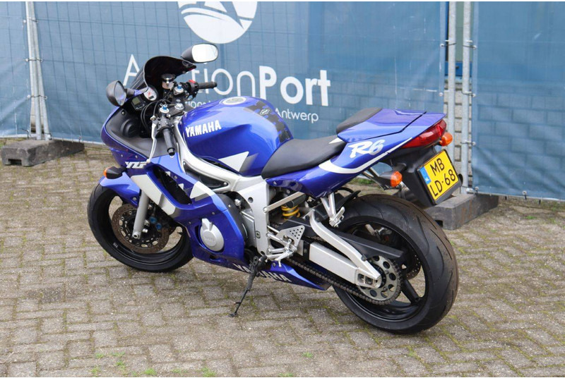 Yamaha YZF-R6 - Motocykel: obrázok 3 Yamaha YZF-R6 - Motocykel: obrázok 3