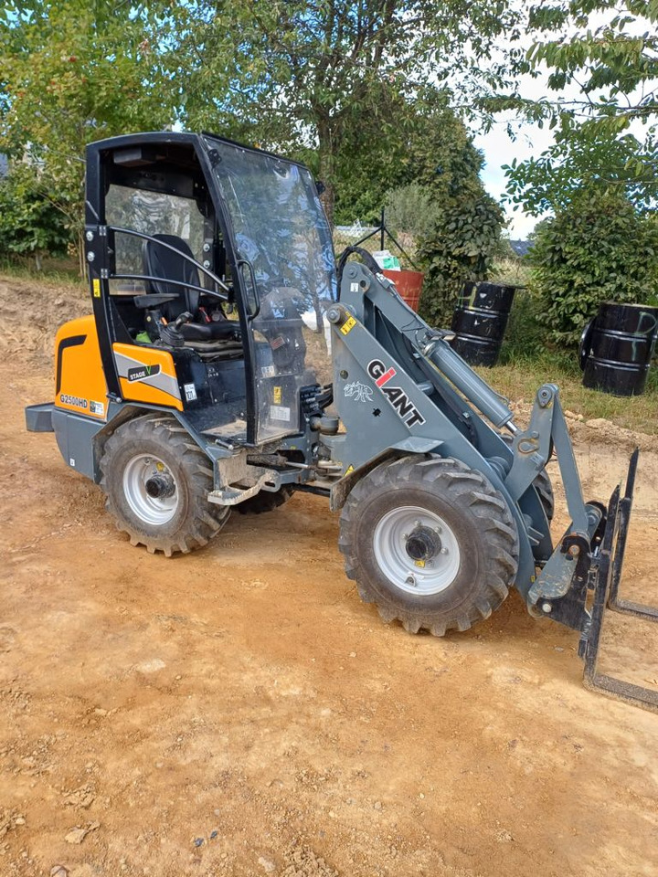 Giant G2500 HD - Šmykom riadený nakladač: obrázok 1 Giant G2500 HD - Šmykom riadený nakladač: obrázok 1