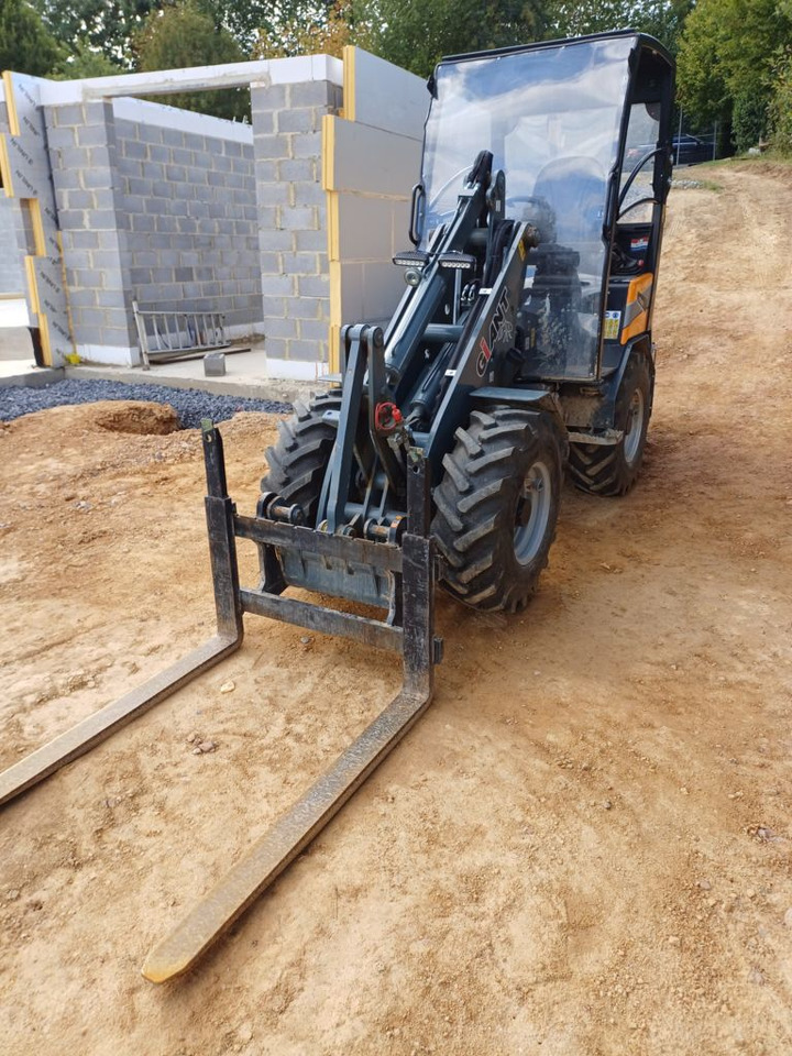 Giant G2500 HD - Šmykom riadený nakladač: obrázok 2 Giant G2500 HD - Šmykom riadený nakladač: obrázok 2