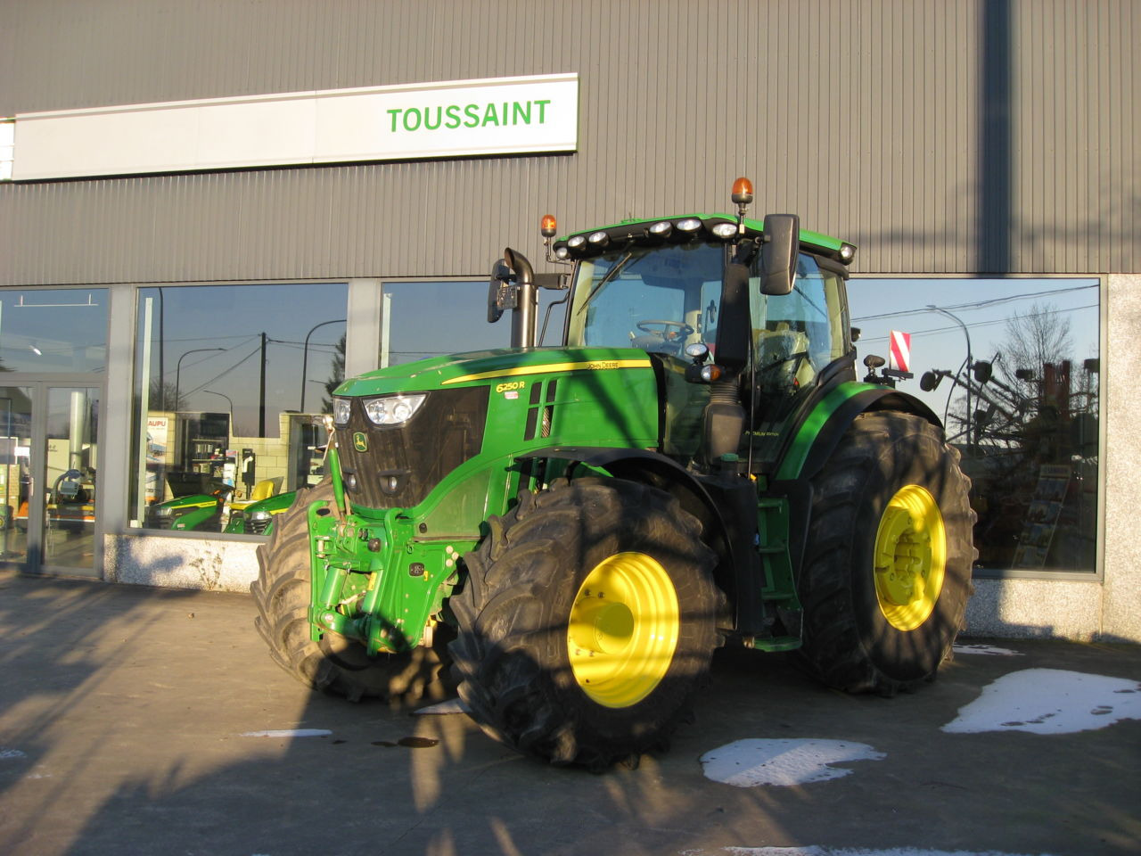John Deere 6250R - Traktor: obrázok 4 John Deere 6250R - Traktor: obrázok 4