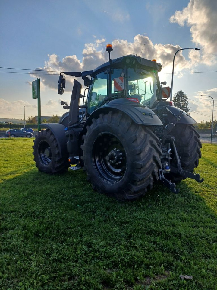Valtra Q245 - Traktor: obrázok 5 Valtra Q245 - Traktor: obrázok 5