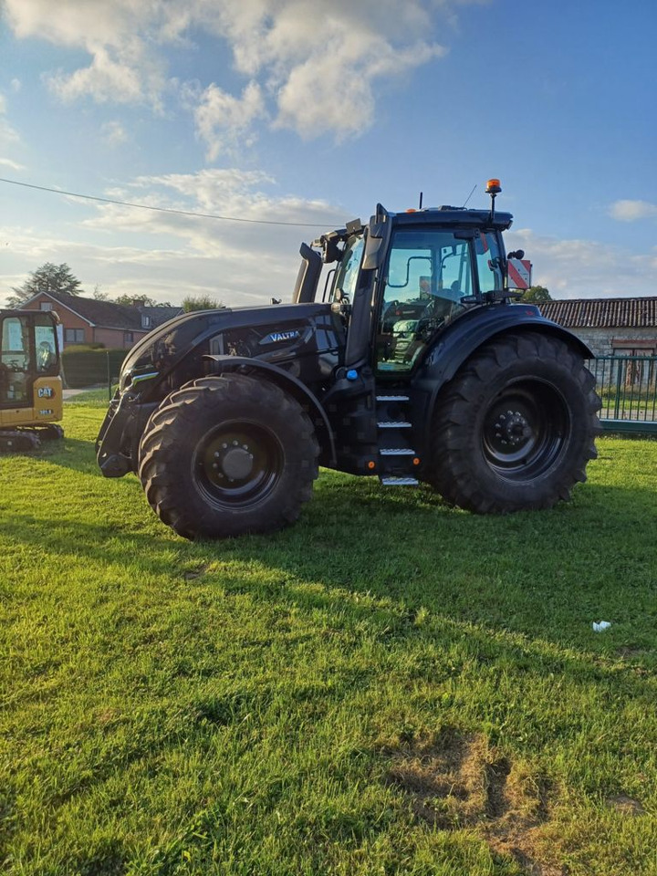 Valtra Q245 - Traktor: obrázok 4 Valtra Q245 - Traktor: obrázok 4